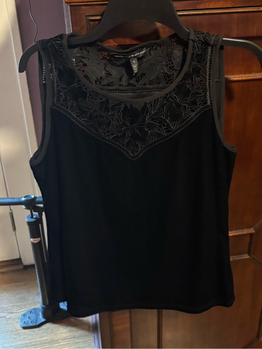 Whit house black market velvet top S
